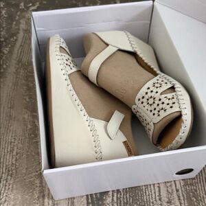 PIKOLINOS White Women's Flats with Cutout Design